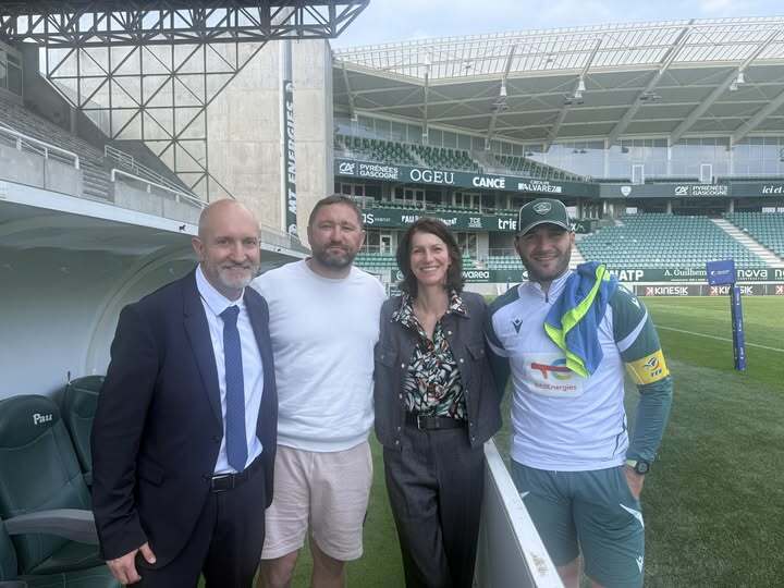 Des Elus en supporters