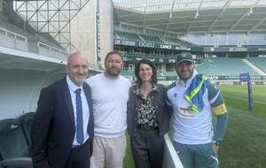 Des Elus en supporters