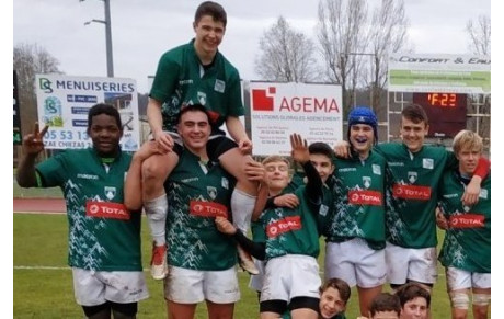 Carton plein des cadets à l'extérieur